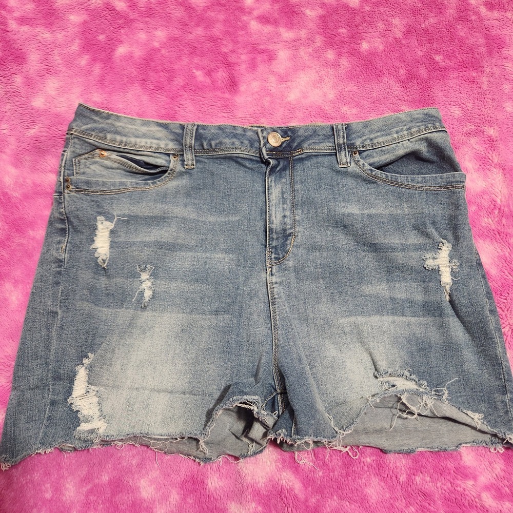 YMI Curvy Fit Distressed Denim Shorts Juniors Size 19/34 Raw Hem Blue Stretch